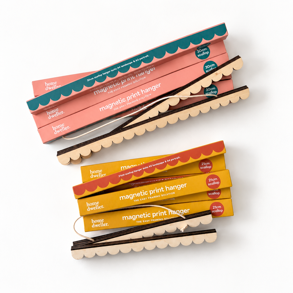 Scallop Magnetic Print Hanger