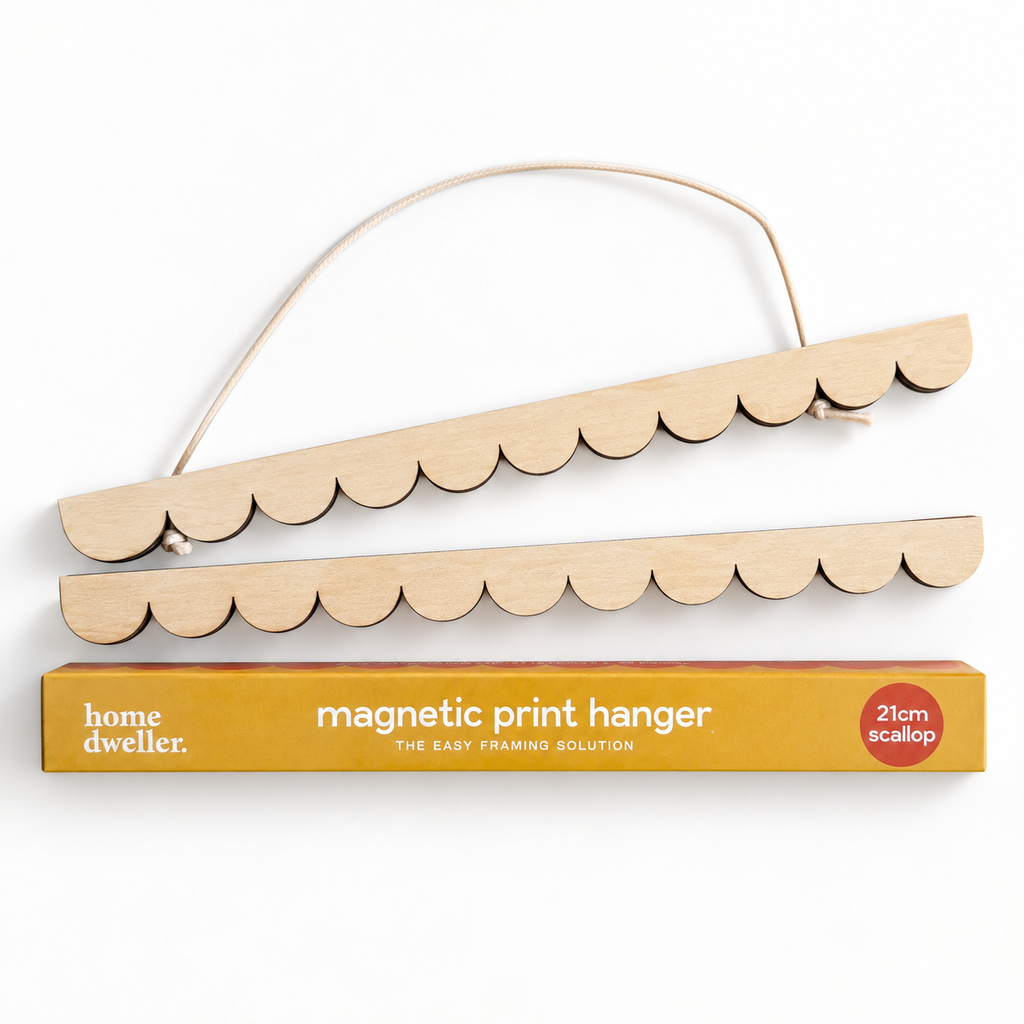 Scallop Magnetic Print Hanger