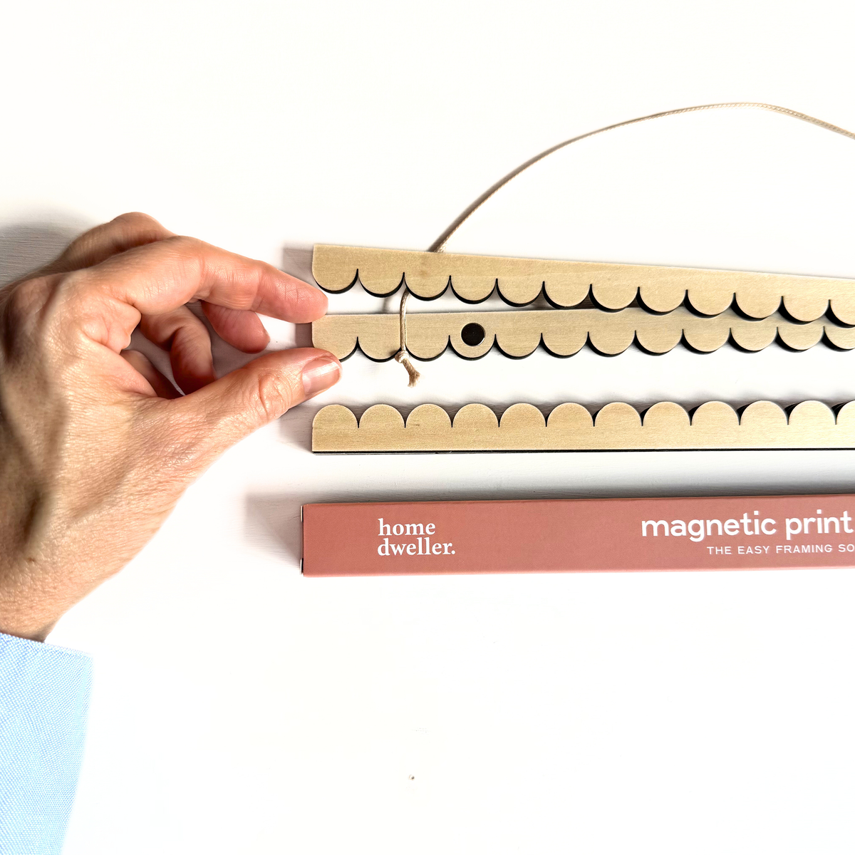 Scallop Magnetic Print Hanger
